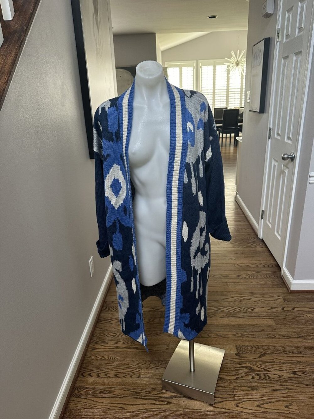 NWT Vilagallo Blue Pattern Cardigan Size M